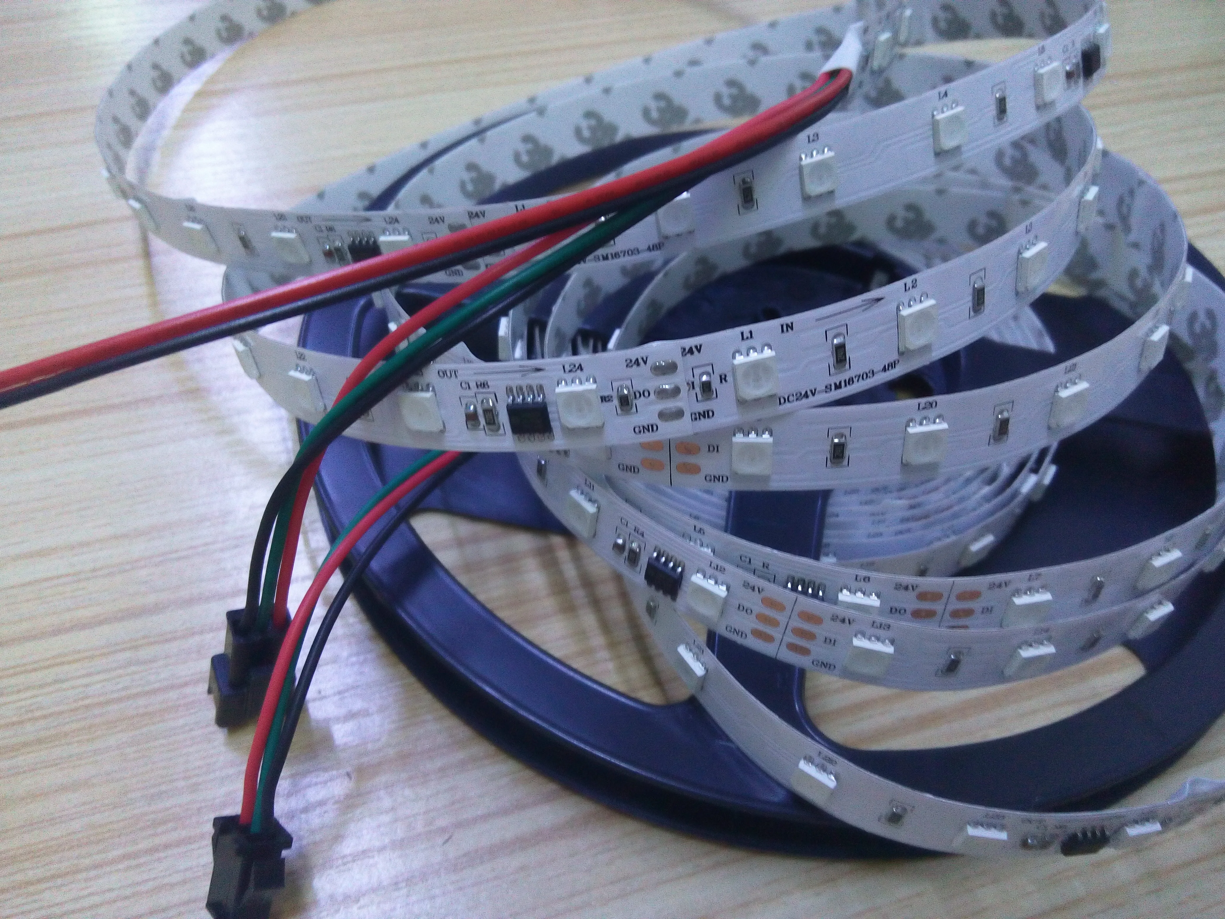 

Highlight DC24V WS2811/SM16703 (8pixes/m)48leds/m(6leds as one pixel) led digital strip White PCB