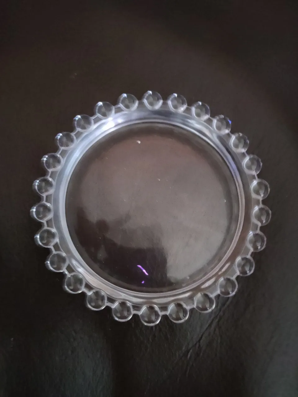 

Хрустальные бусины и блюдца, искусственные, капли дождя, блюдца из хрустального стекла и блюдца