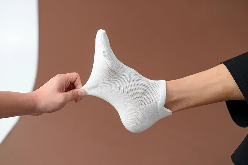 10 Paar Sommer-Herren-Mesh-Atmungsaktive Unsichtbare Socken, Modische Lässige Knöchel-Sport-Baumwollsocken, Schwarz-Weiße Socken für Männer – Detail 6