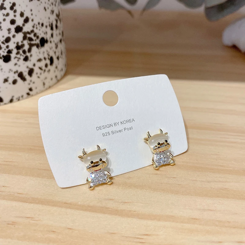 Korean Fashion Personality Cute Charm Opal Cow Statement Stud Earrings for Women Girls Brincos AS900