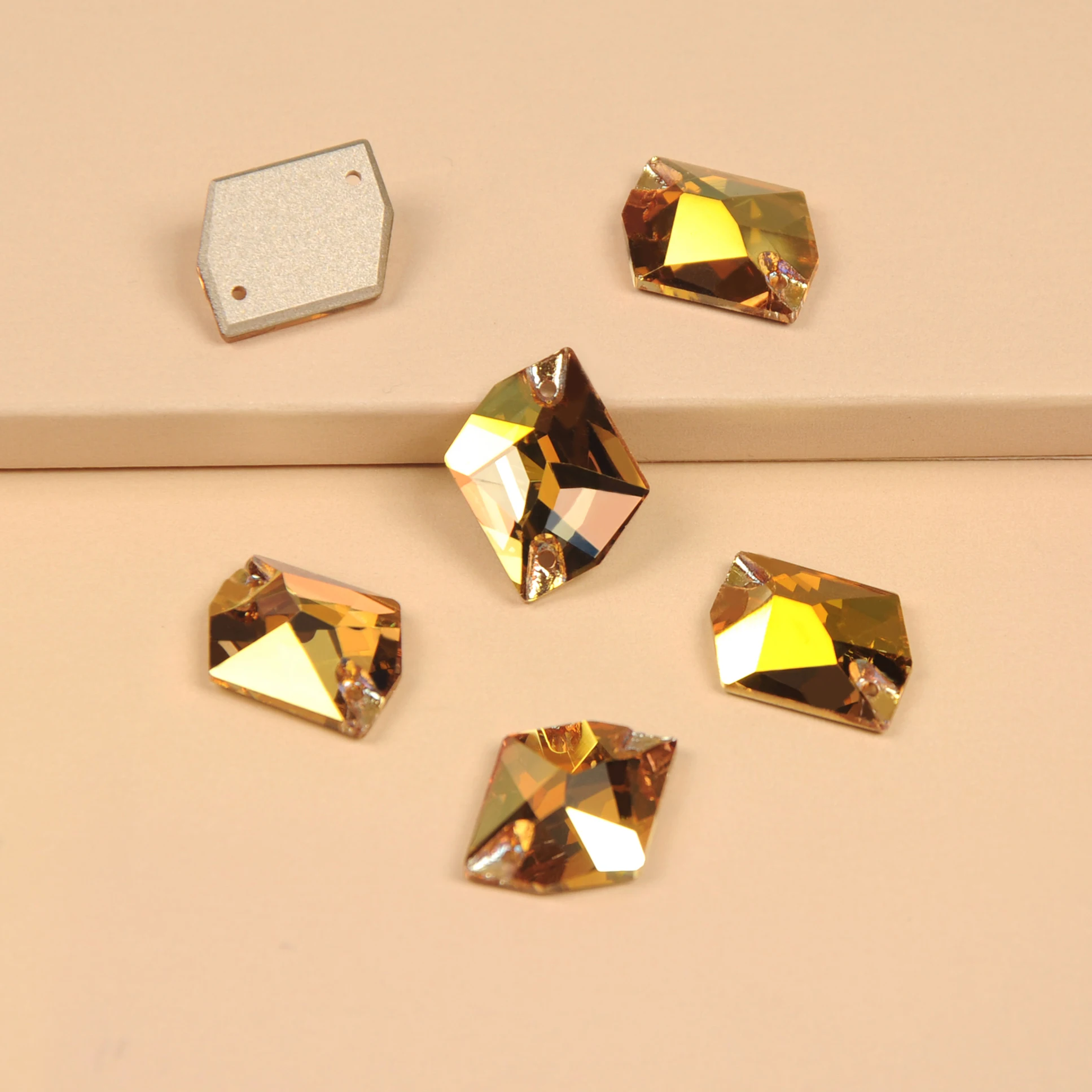 Yanruo kosmische metallische Sonnenschein Gold Glas Strass auf Stoff Hochzeit Kleidung DIY Kunst nähen – Detail 4