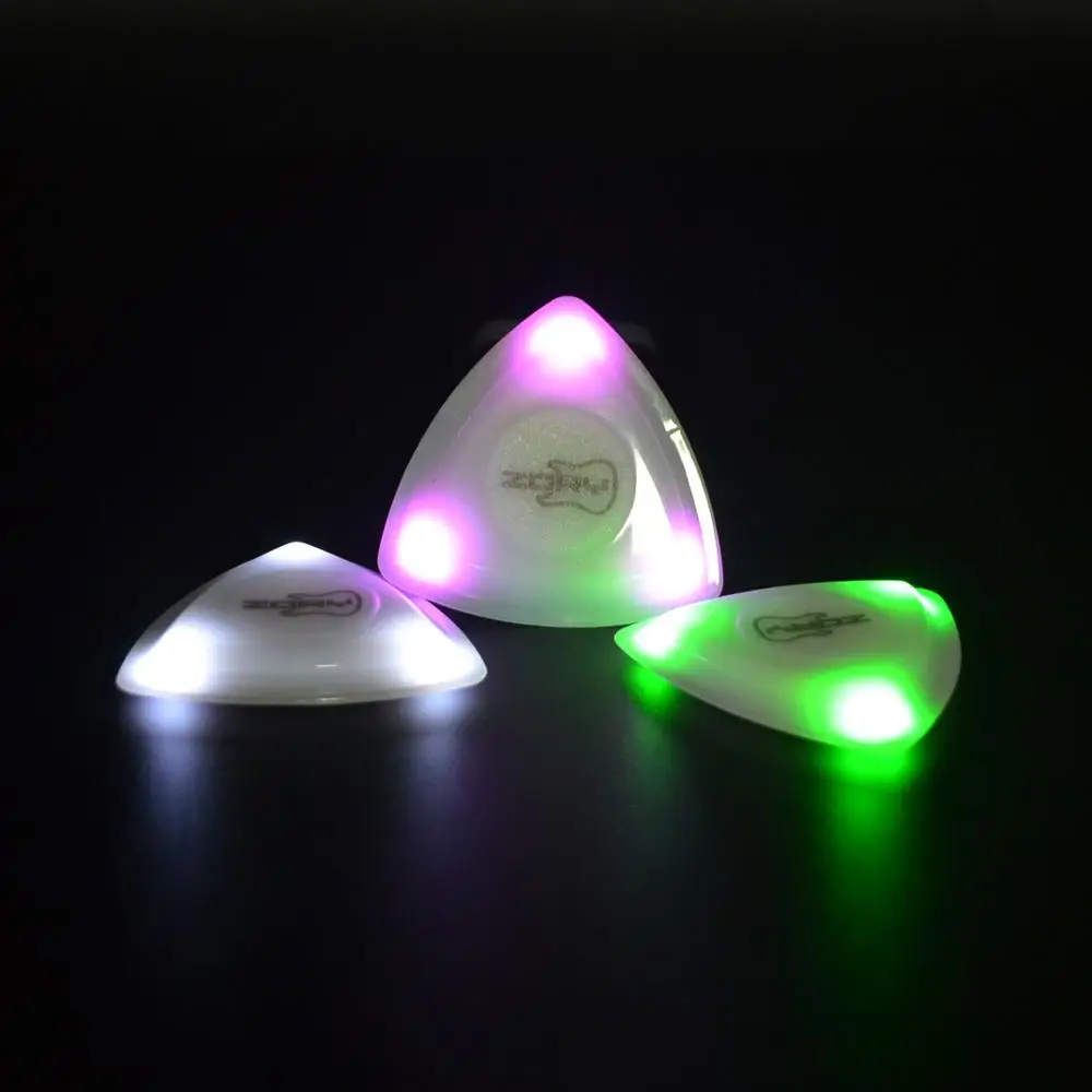 

1PCS LED Luminous Guitar Picks ABS Electric Guitar Acoustic Guitar Picks Triangle Paddles with Pink /White/Green Three Colors