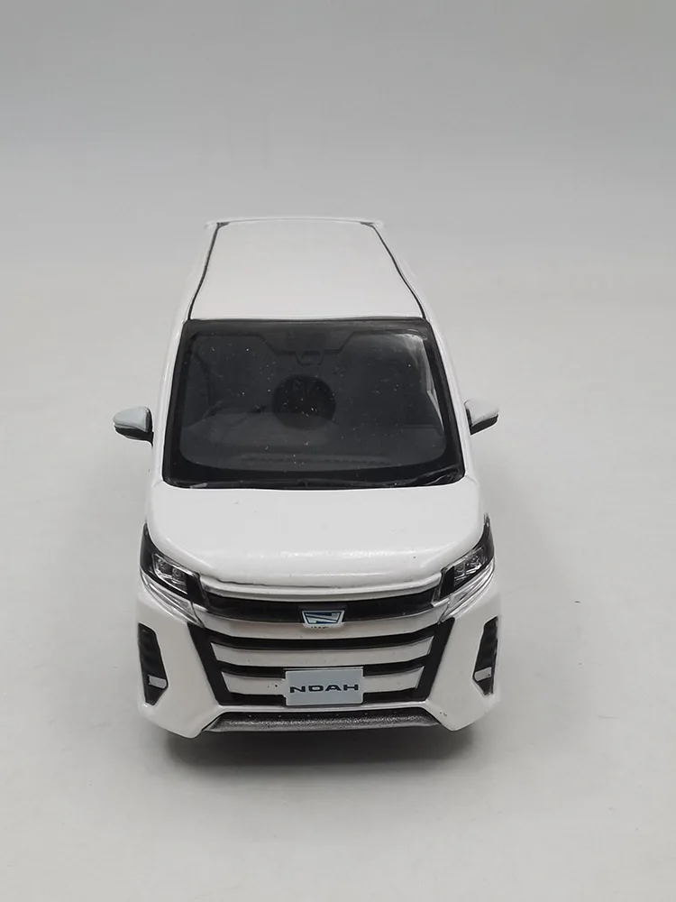 Diecast Alloy Vehicle 1/30 Scale NOAH MPV Business car model Die