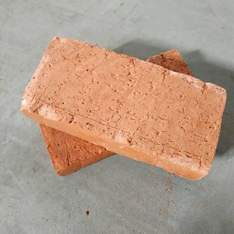 Simulation bricks, solid bricks for film and television props, show bricks with bare hands, the crew filming concubine bricks