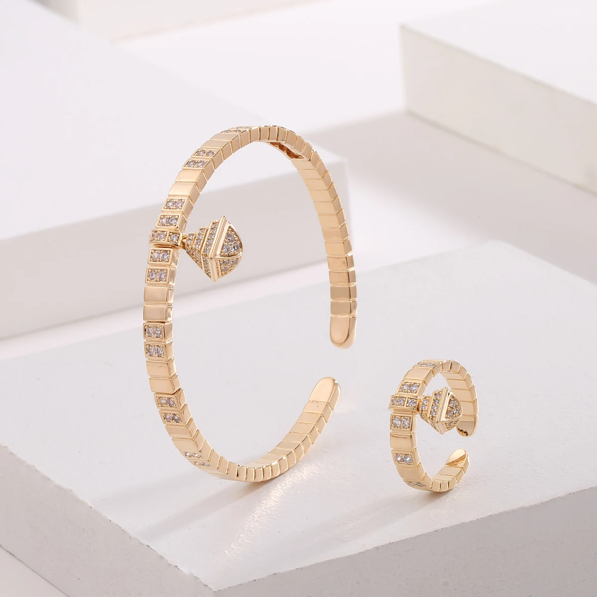 

New Romatic Women's Fashion 2 Pcs Bracelet & Ring Set Simple Copper Geomatic Design Gold Open Cuff Bangle Jewelry Set