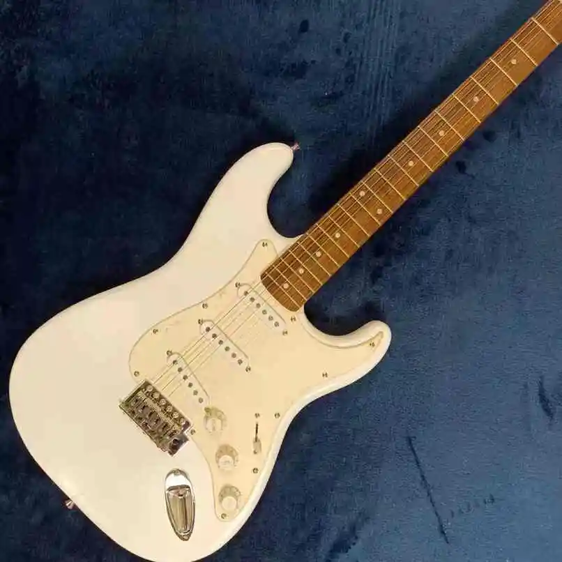 Customized store electric guitar, 6-string electric guitar, white matt paint, chrome-plated metal parts, free delivery.