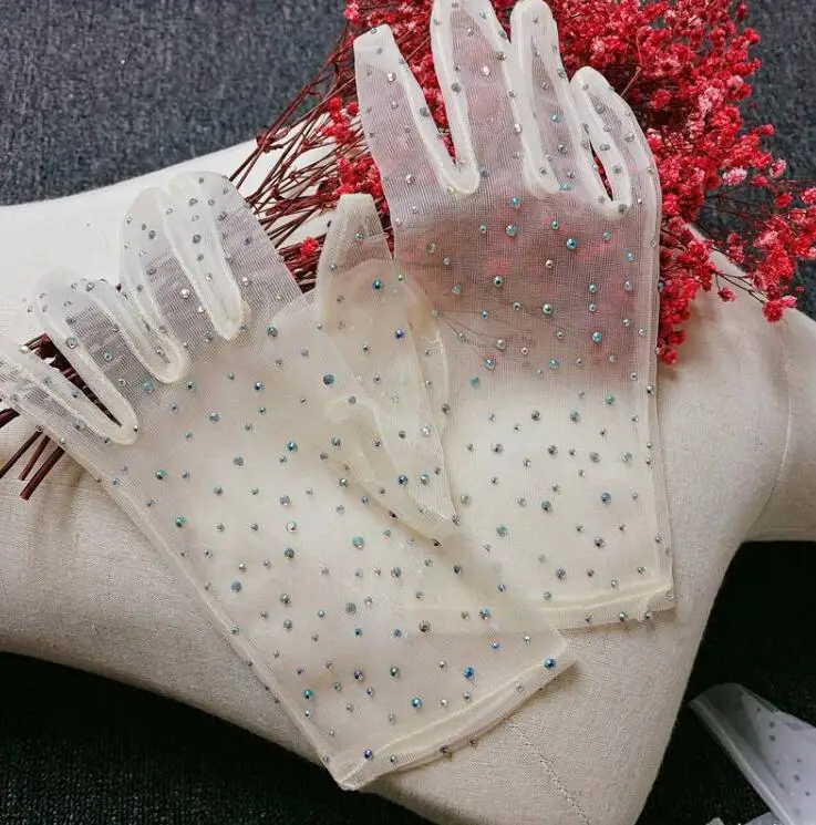 Women\'s elegant shiny diamonds beaded party dancing mesh glove female spring summer sunscreen lace glove R2817