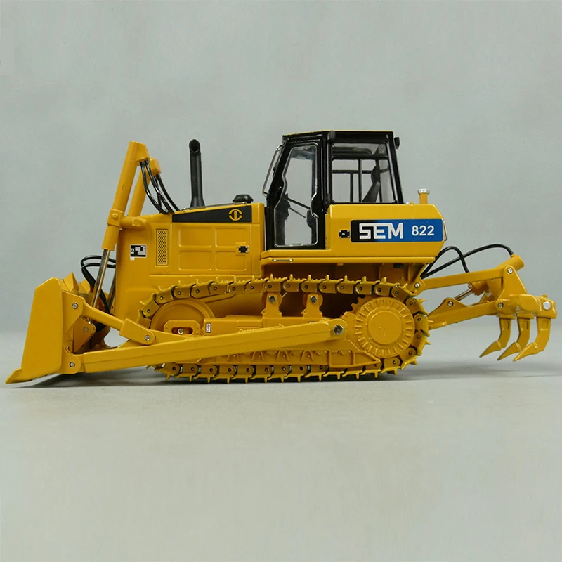 1:35 Scale Diecast Construction Machinery Replica SEM816 Bulldozer Model Cabs Open Bucket Movable Metal Track Yellow Zinc Alloy