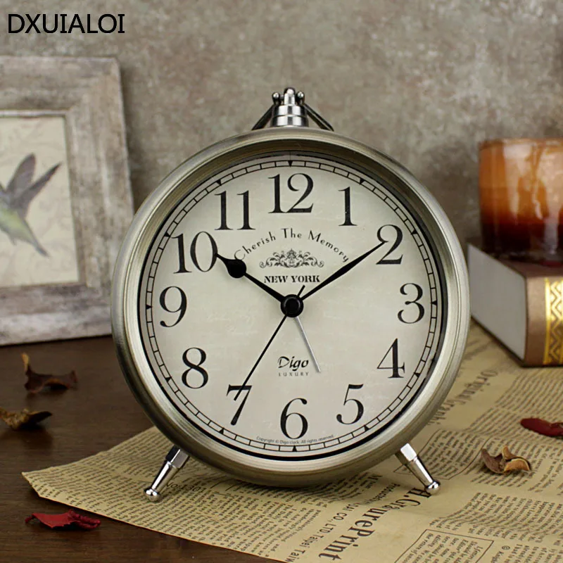 DXUIALOI Retro Simple Student Dormitory Desktop Alarm Clock Metal Crafts Living Room Bedroom Silent Alarm Clock Home Decoration