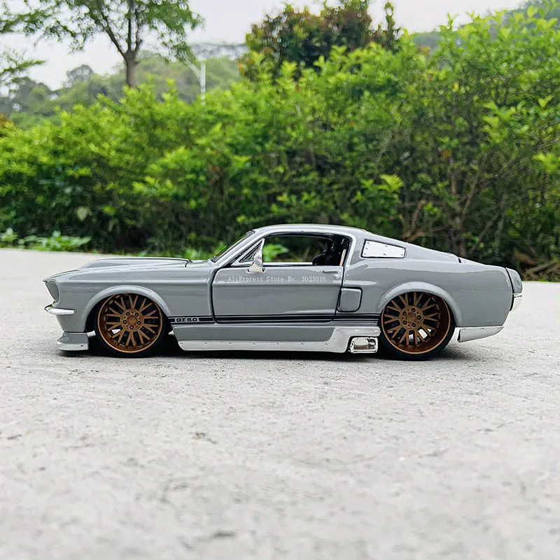 Maisto novo modelo de carro mustang gt 1:24, capa simuladora cinza, liga metálica, artesanato, decoração, coleção, ferramentas de brinquedo,