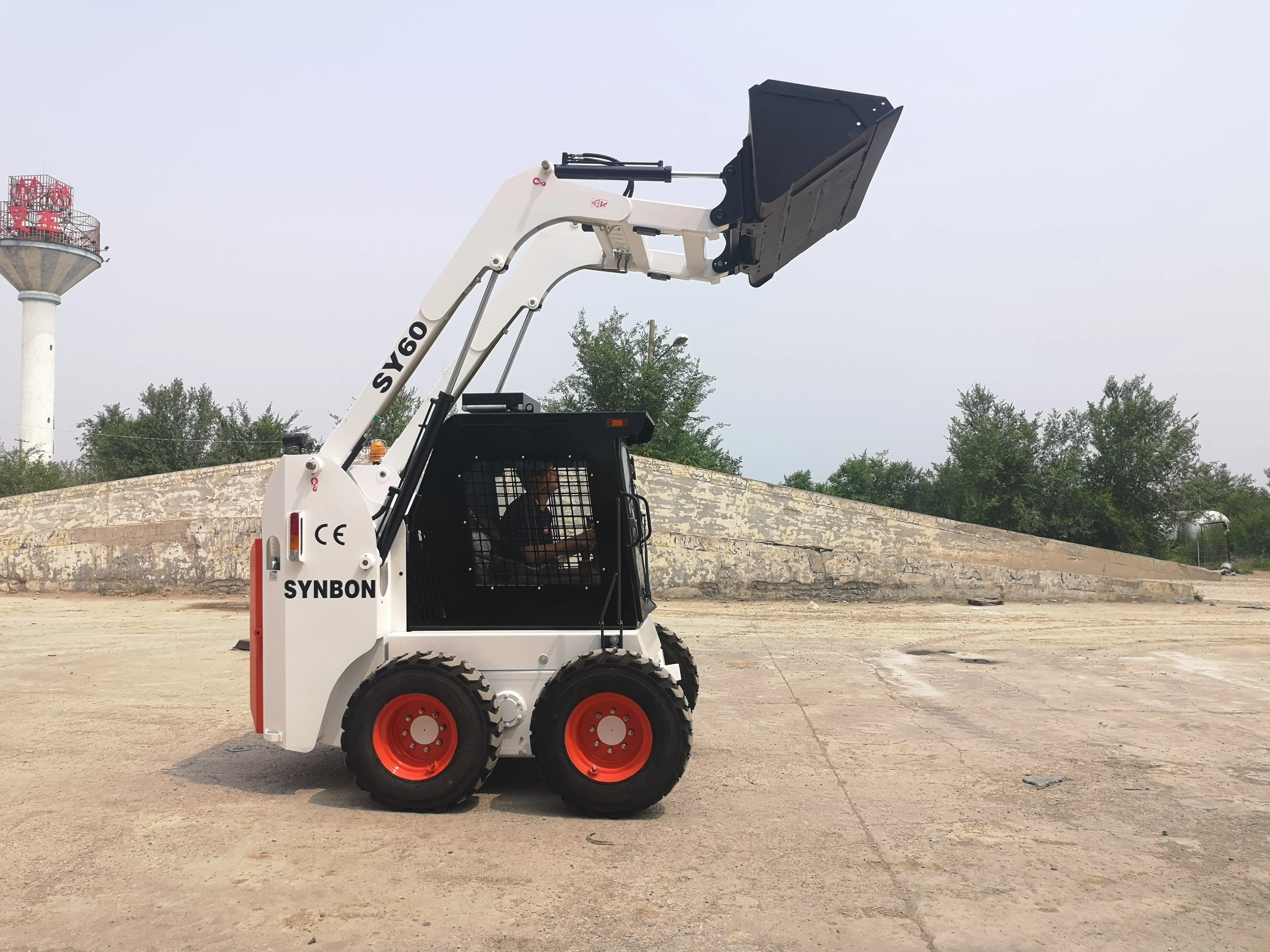 SY60 4 Wheel Mini Skid Steer Backhoe Loader Hydraulic Motor Loading 850kg