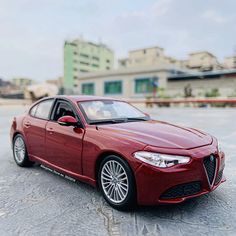 Bburago 1:24 Alfa Romeo Giulia Die casting model simulation alloy car model crafts decoration collection toy tools gift