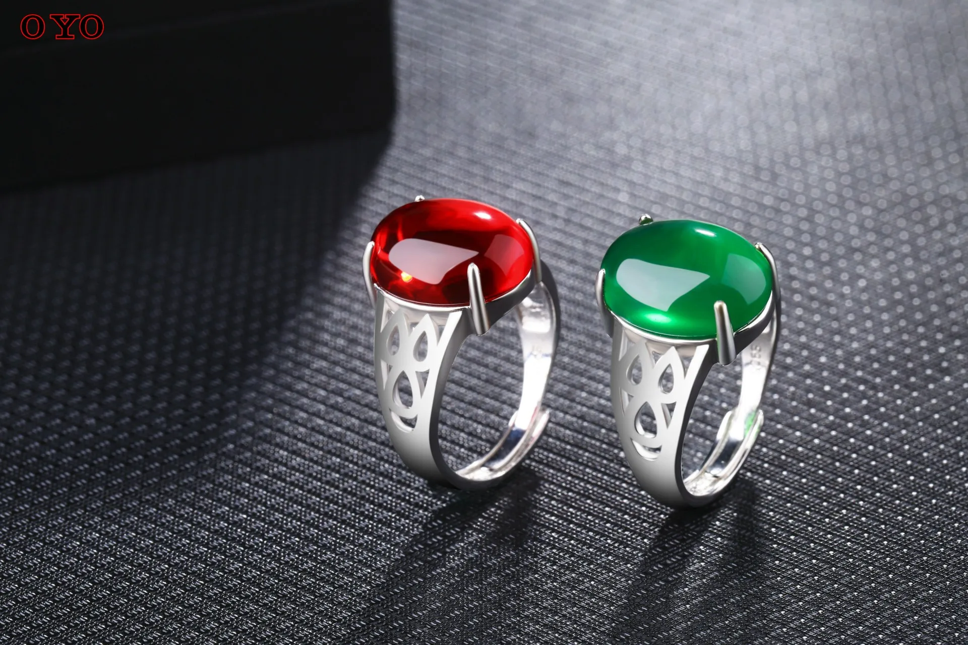 

S925 silver fashion personality simple and versatile retro green agate and red corundum index finger ring