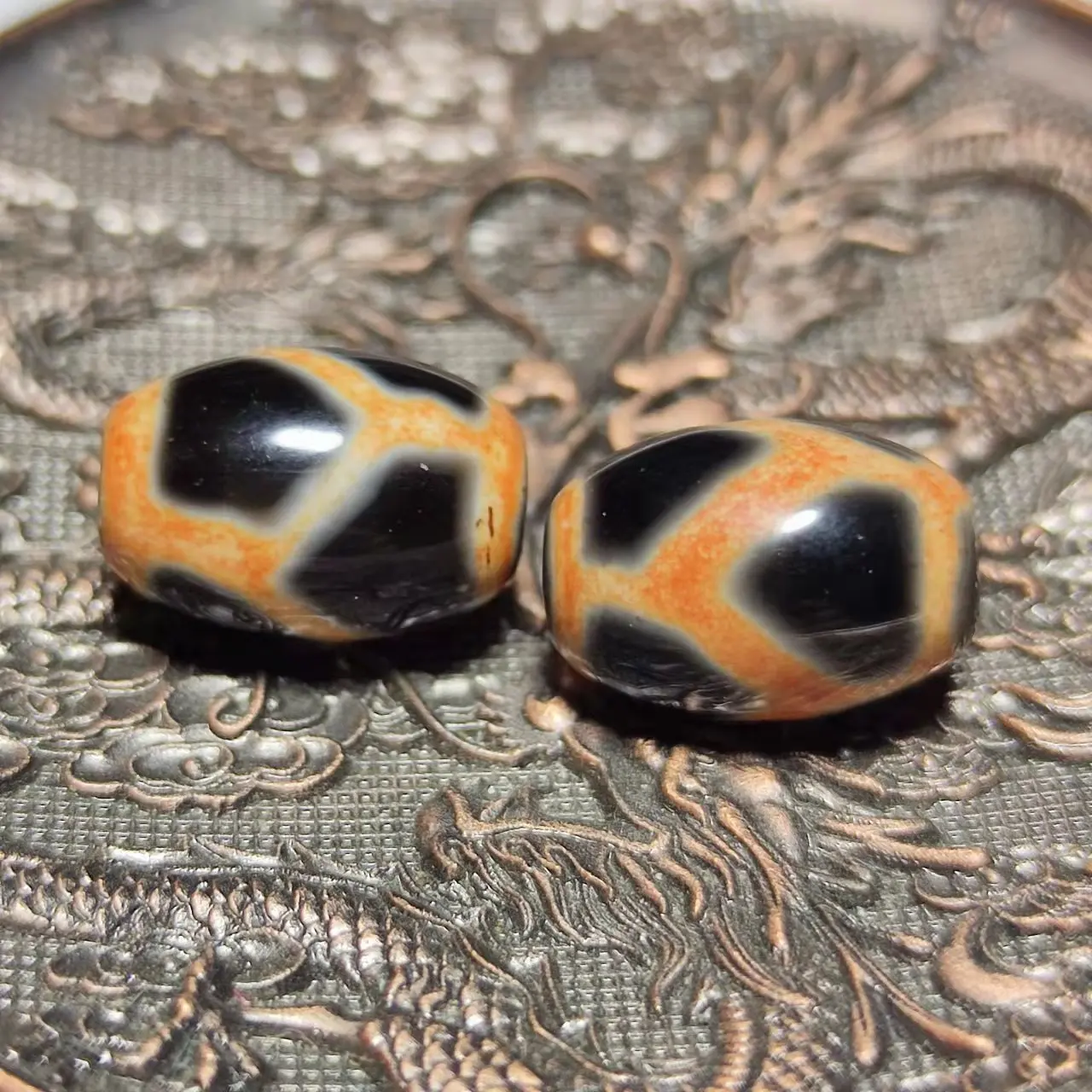 2Pcs/Lot Tibet Black/Orange Red Longevity Tortoise Totem 14*10mm Agate Dzi Beads Used for DIY Amulet Jewelry for Men&Women