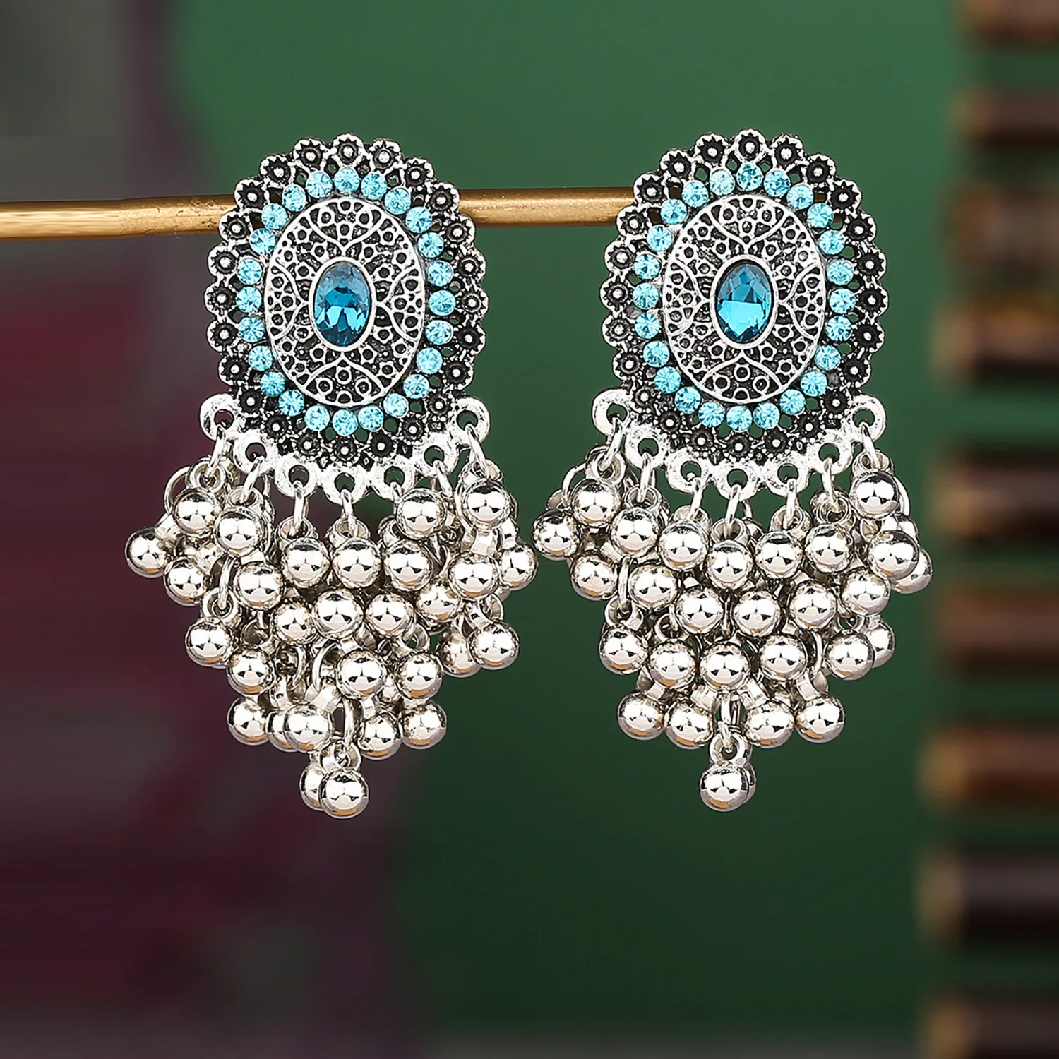 Kolczyki-Boucles d'Oreilles Ethniques Blanches avec Strass pour Femme, Bijoux Indiens, Accessoires de Mariage, Fleur Rétro, Jhumka