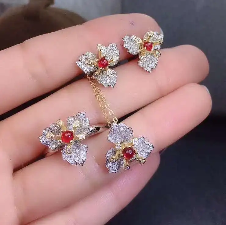 

Комплект ювелирных изделий из настоящего натурального рубина, натуральный настоящий рубин, серебро 925 пробы, 1 кулон, 1 кольцо, 2 серьги