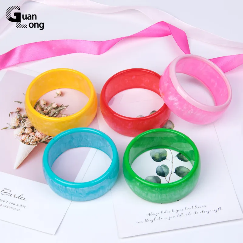 GuanLong Colorful Charm Elegant Hand Bangle Big Circle Wide Bangles for Women Resin Acrylic Statement Fashion Jewelry Bracelet