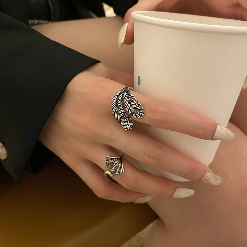التايلاندية الفضة اللون قابل للتعديل افتتاح خواتم الإناث الموضة الإبداعية خمر الشرير ريشة الجنكة يترك اكسسوارات الحفلات الهدايا