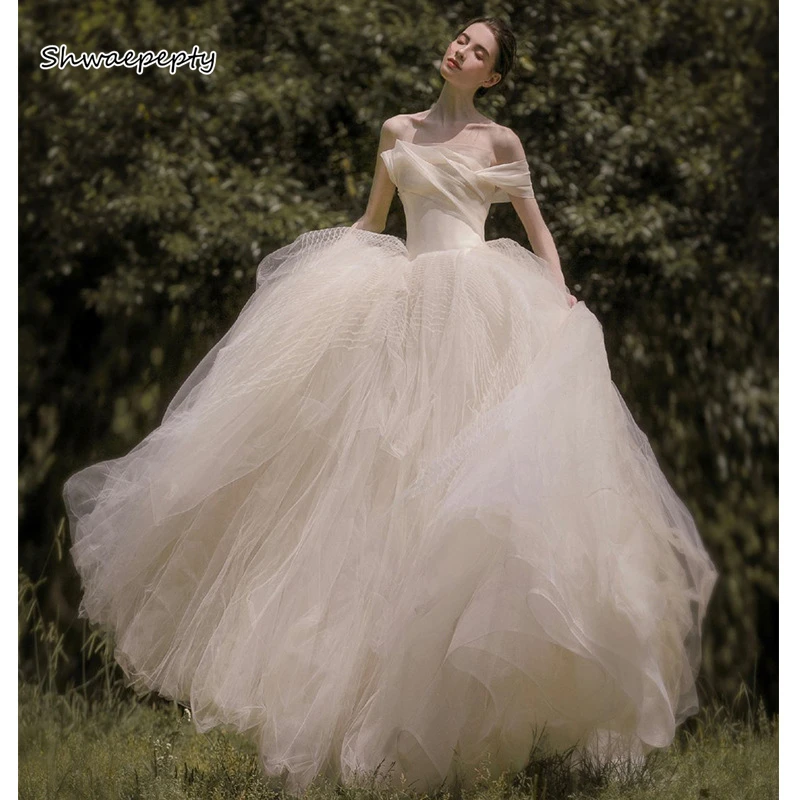 Shwaepetc Puffy A Line Tulle abito da sposa principessa Off spalla abiti da sposa lunghi con Sweep Train abiti coreani di campagna