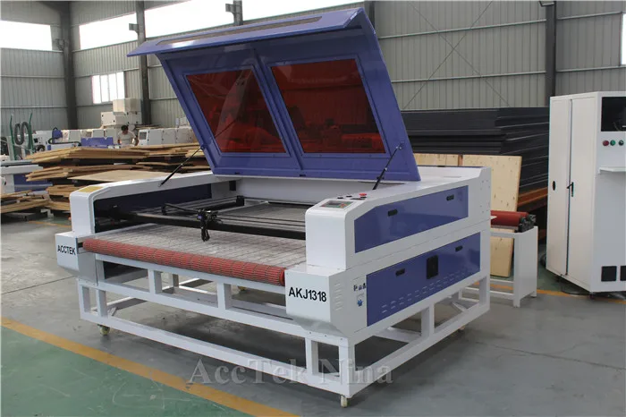 Mesin Pemotong Laser Makan Otomatis untuk Memotong Kertas Plexiglass Akrilik dengan Periode Layanan Panjang