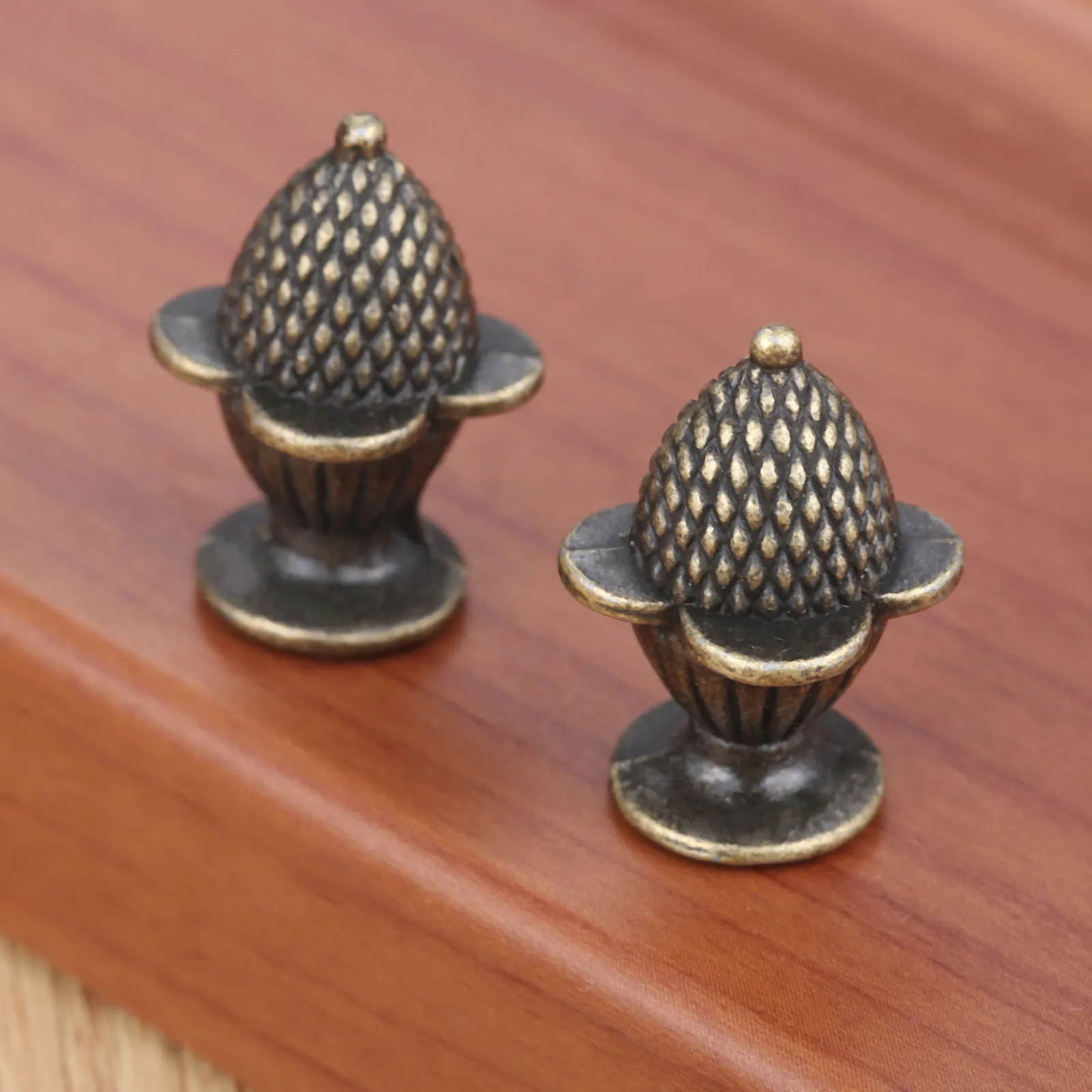 2Pcs Vintage Furniture Handle Strawberry Knobs and Handles Zinc Alloy Door Handle Cupboard Drawer Kitchen Pull Knob 25*18mm
