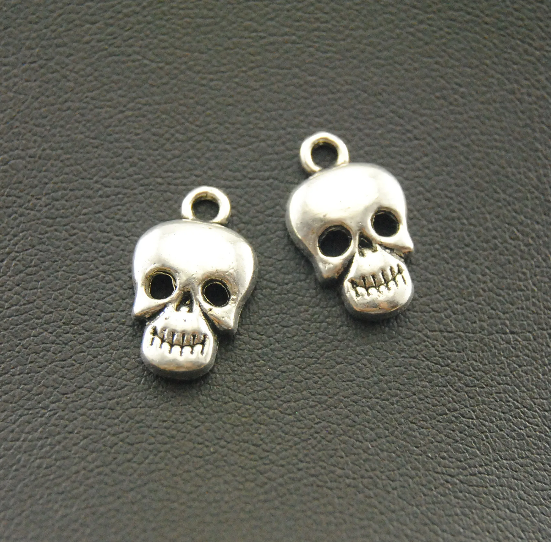 50 pcs Tibetan Silver Color Skull Charms Carved Skull Pendant Necklaces & Pendants 10x16mm A812