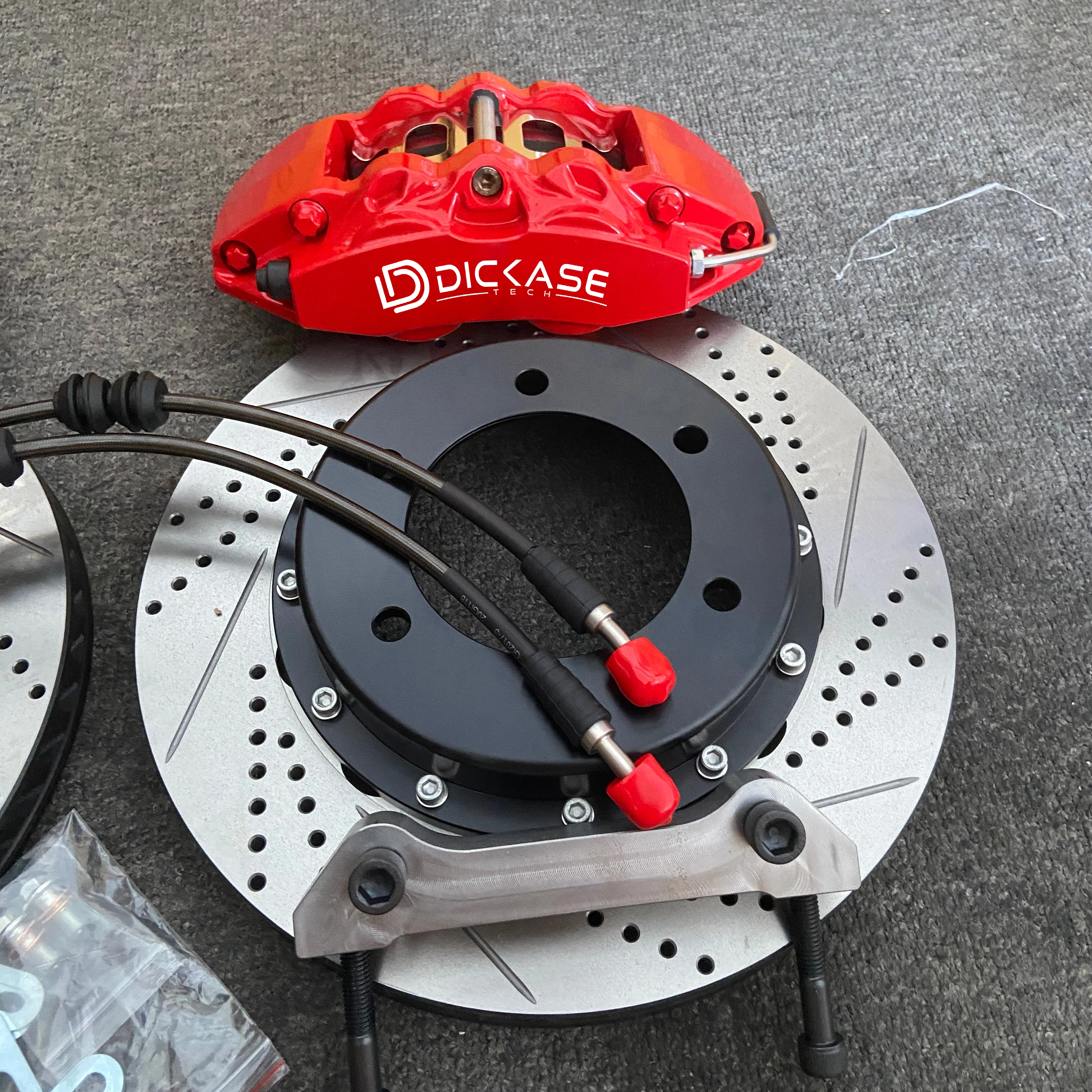 Dicase 4 Pot Caliper with 330mm Brake Disc Rotor Big Brake System 17inch Wheel for Toyota Hilux