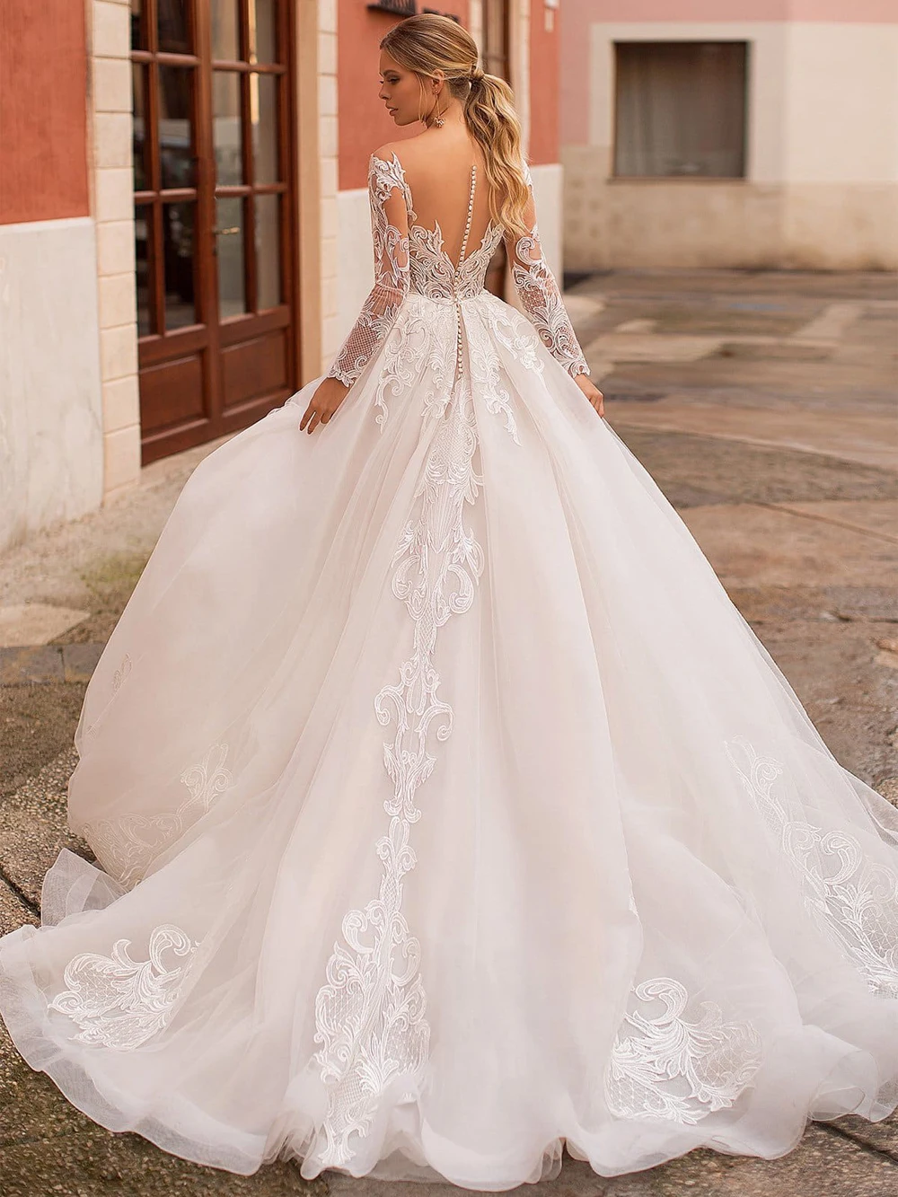 Robe de Mariée Magnifique à Manches sulfet Col Bateau, avec des Appliques Délicates, pour les Patients