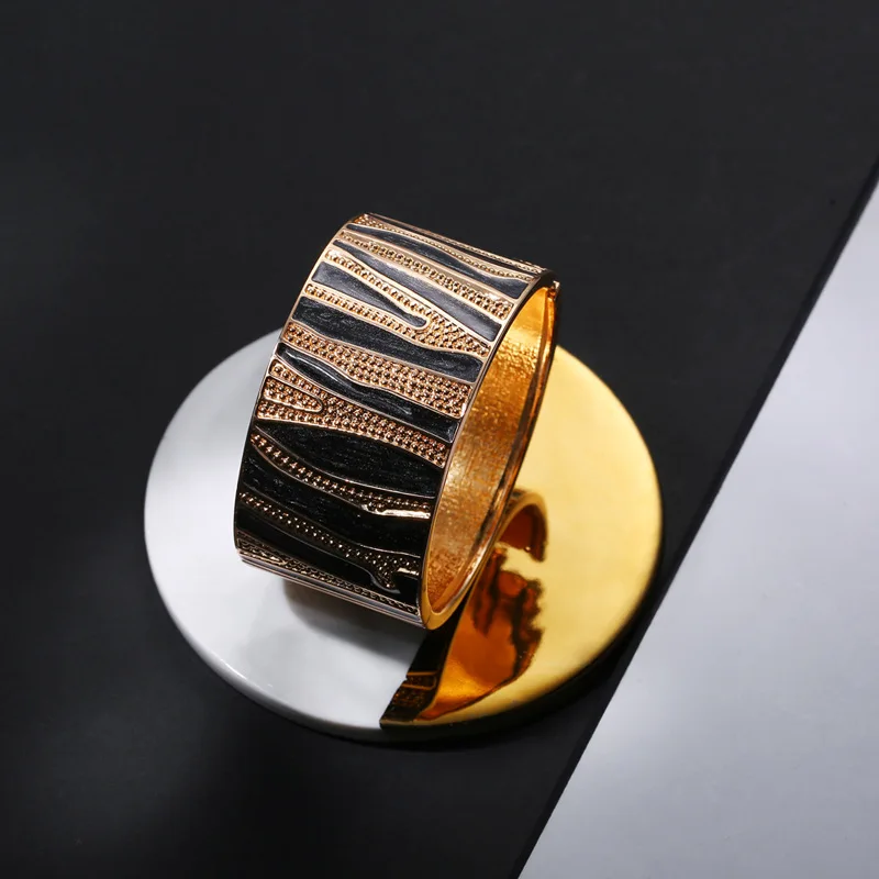 Fashion Bohemia Dripping Oil Metal Wide Bracelet for Women Charm bracelets femme Jewelry Valentine\'s Day Gifts
