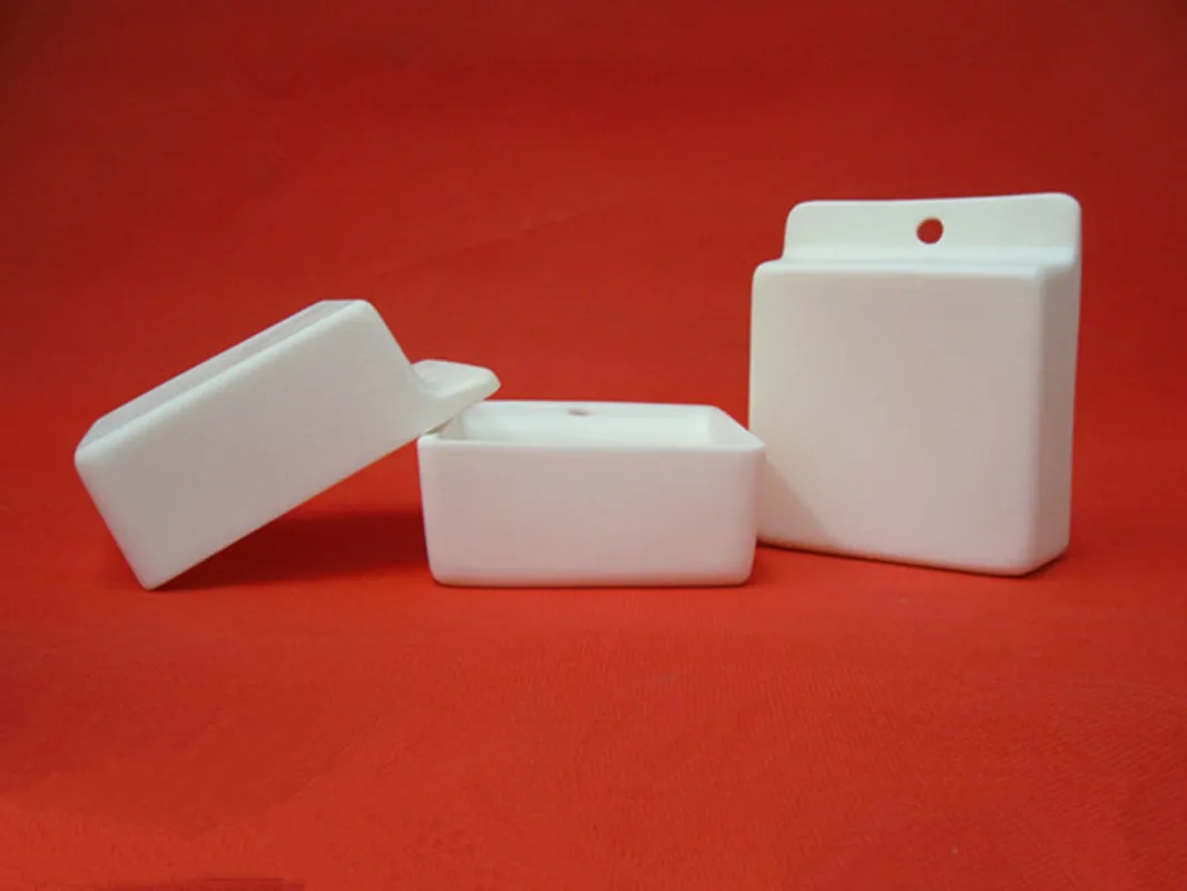 100*84*35mm / 99.3% alumina crucible / Boat / hole in one side/ corundum crucible / Al2O3 ceramic crucible / Sintered crucible