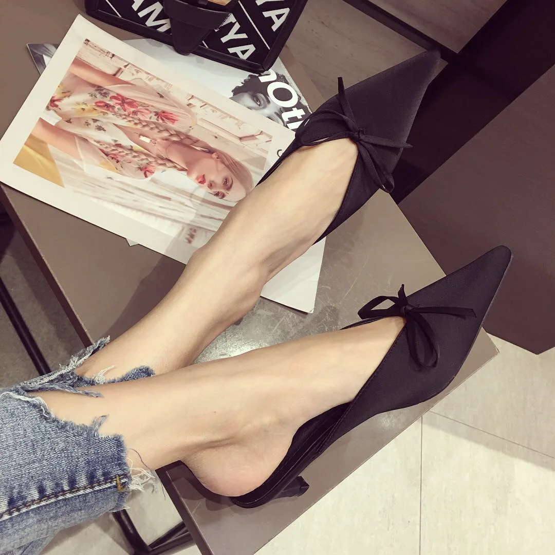 Fashion Women Slippers Pointed Toe Satin Bow Design Slip On Thin Low Heels Elegant Sandals Slippers Summer Outdoor Mules Shoes