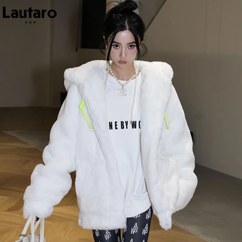 Lautaro Winter White Oversized Warm Soft Faux Fur Coat Women Long Sleeve Zipper Fluffy Jacket Loose Casual Furry Sweatshirt 2021