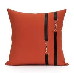 oranje zwart paardenkussenhoes rode kleur kussensloop met riem