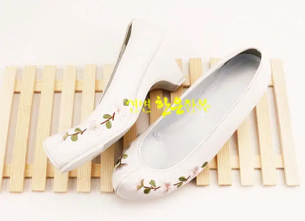 White Embroidered 5cm High Heels Korean Traditional Hanbok Accessories Open Wedges High-quality Peony Embroidery Women Shoes