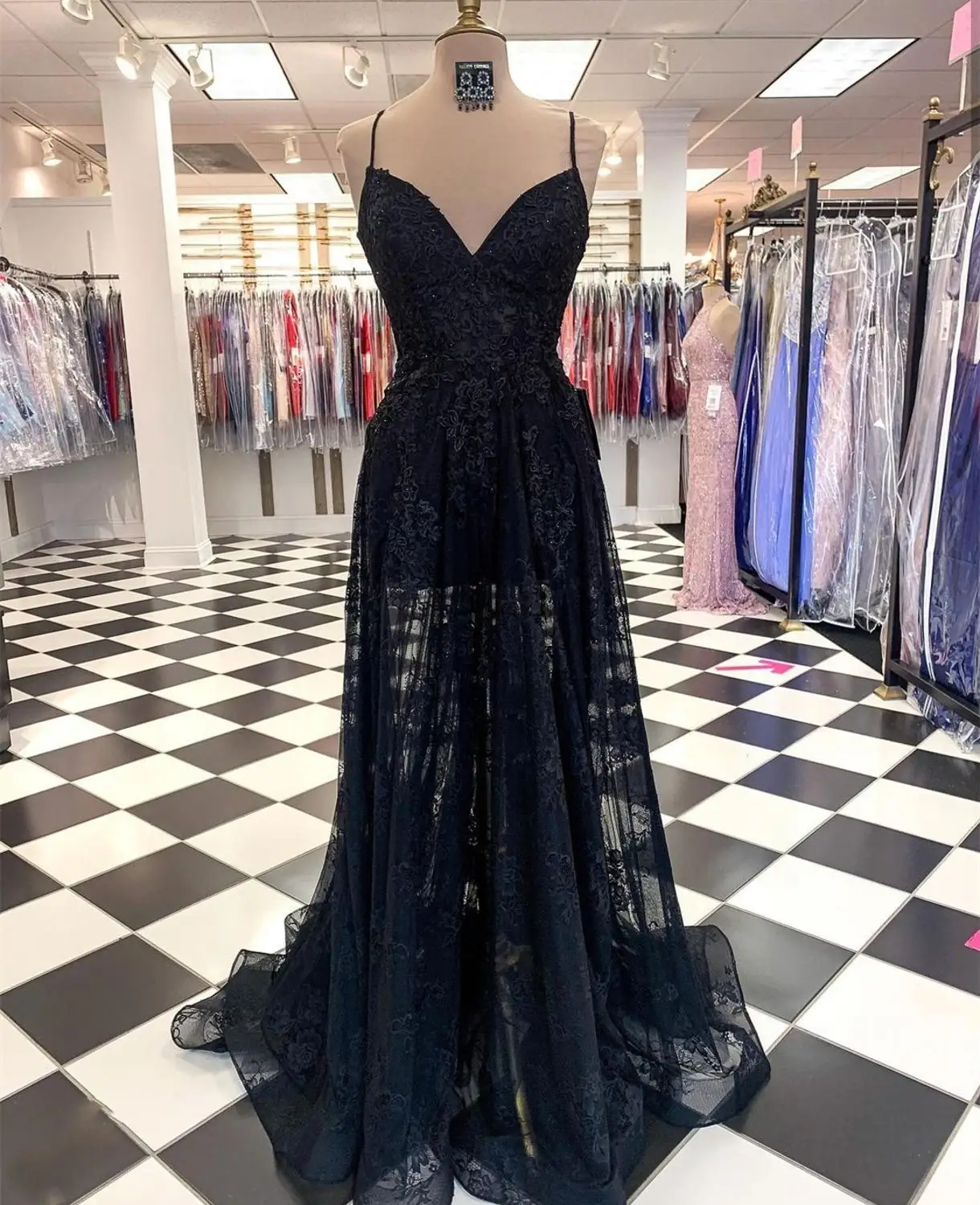 

Evening Dress Sexy V-Neck Spaghetti Strap Court Train Lace Appliques Backless Women Formal Gowns Prom Party See Through