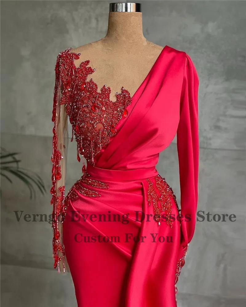 Verngo Glamorous Red Satin Abendkleider Mit Langen Ärmeln Sheer Neck Perlen Dubai Frauen 2021 Prom Kleider Promi Formales Kleid