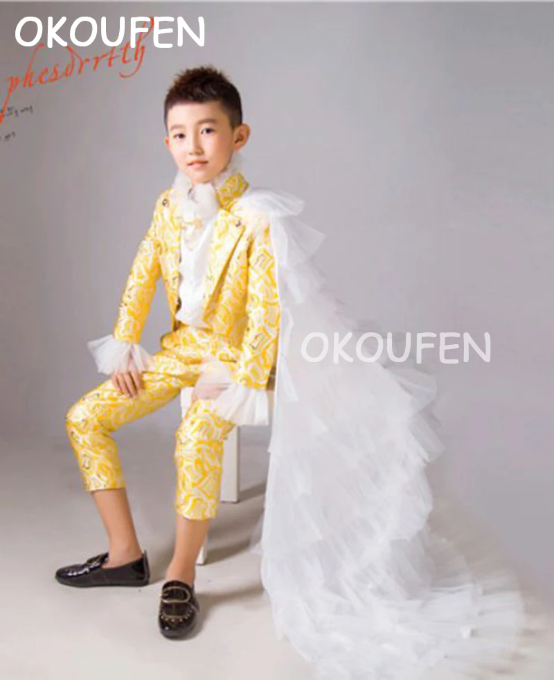 

Stage hosted fashion show costume custom new personality men's yellow tuxedo children