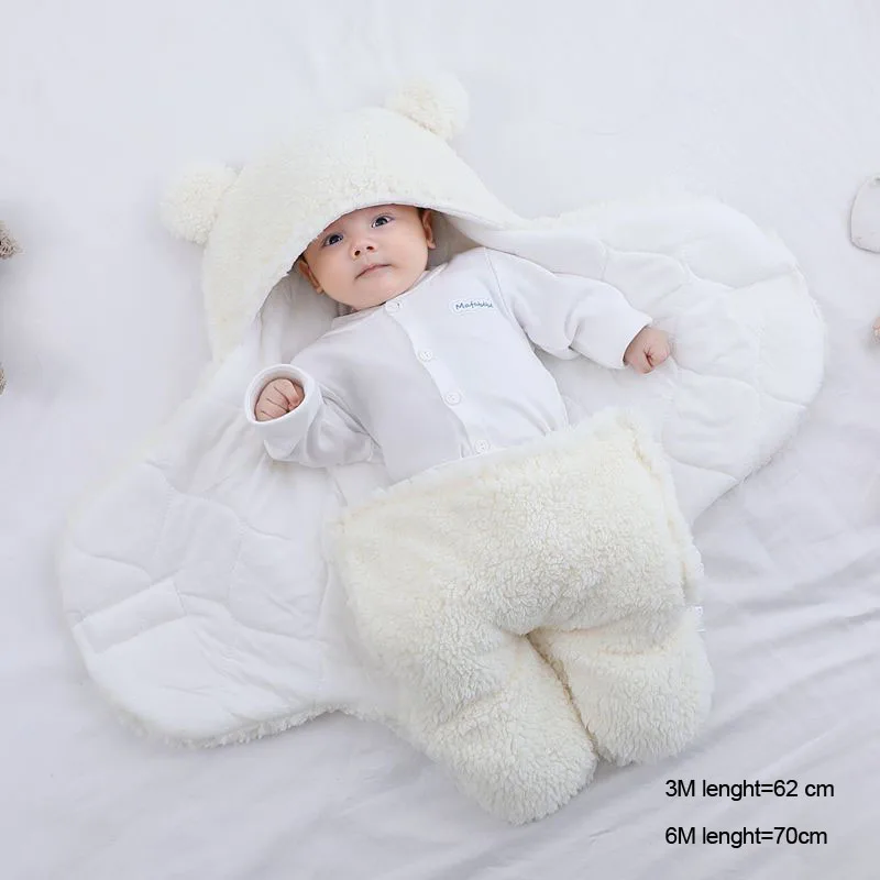 Winter Newborn Male and Female Babies Sleep in Coral Plush Embracing Clothes 3m-6m