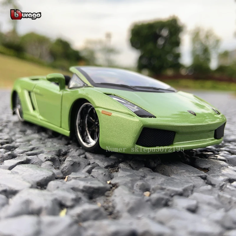 

Модель автомобиля Bburago 1:32 Lamborghini Gallardo, пылезащитный дисплей из плексигласа, серия СБОРА игрушек в подарок