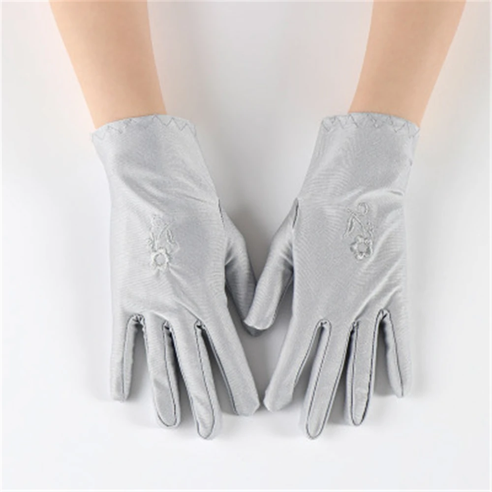 Guantes de LICRA de color puro para mujer, protección solar, etiqueta bordada con flores, para conducir, primavera y verano, JT013