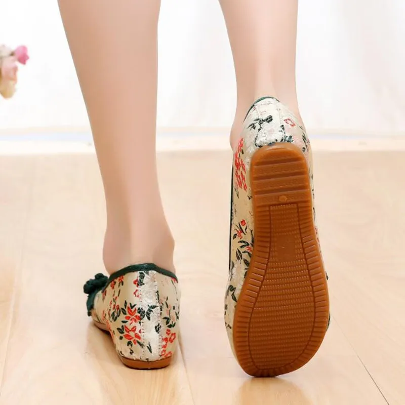 Ethnic Style Embroider Women Shoes Slip on Retro Loafers with Buttons Female Autumn Pumps Vintage Ballet Shoes