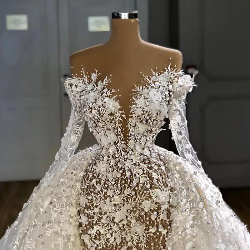 Robe de mariée à effet d'illusion de luxe, à manches longues, avec des Appliques de perles transparentes, à col transparent