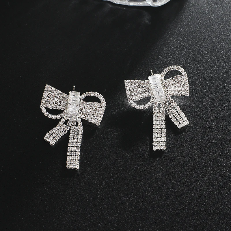 New Fashion Butterfly Wings Earrings Female Rhinestone Wild Personality Metal Earrings Sweet Romantic Jewelry E751