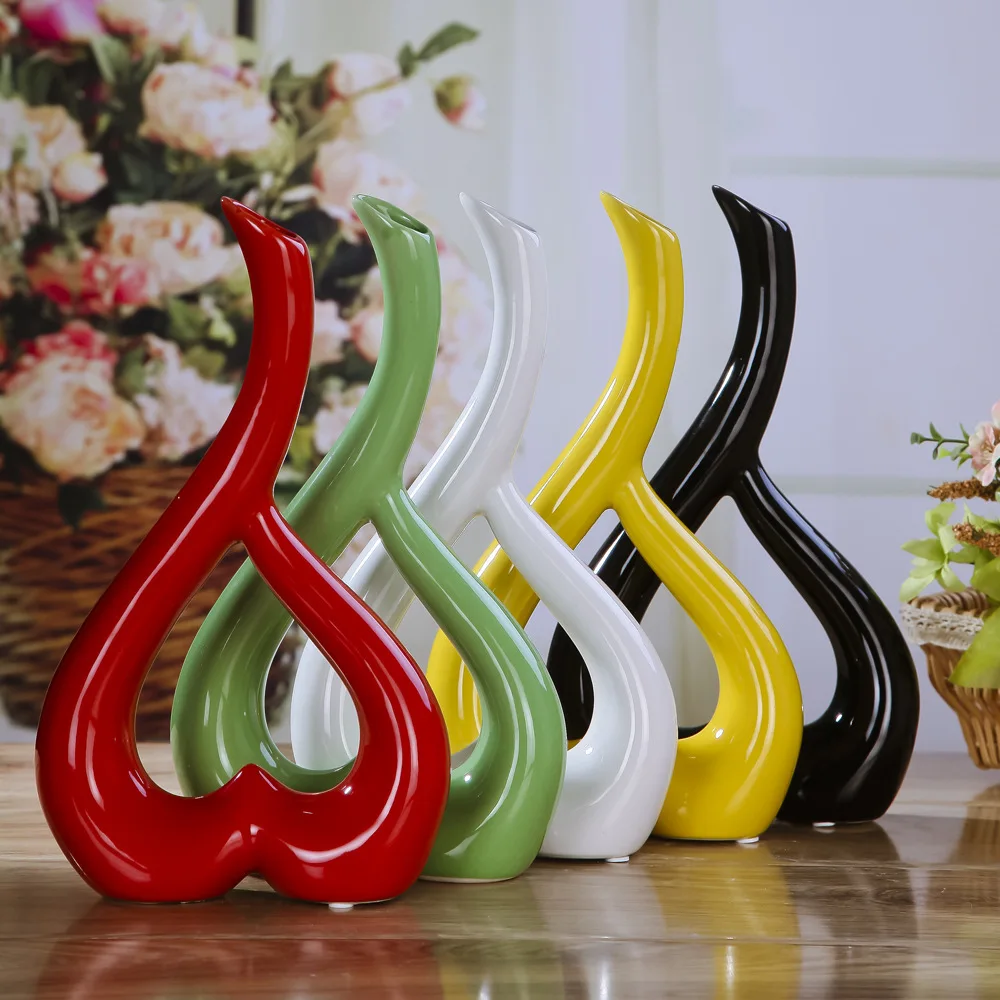 

Hot Sale Modern Style 1 Piece Creative Heart Pattern Handcrafts Home Decoration Art Work Flower Holder Ceramic Vase