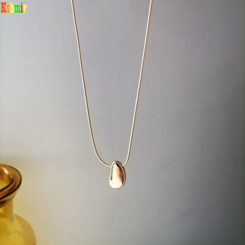 

Kshmir 2020 Retro Simplicity Geometric Pendant Necklace Trendy Retro Necklace Glossy Collarbone Chain Woman Snake Chain Metal