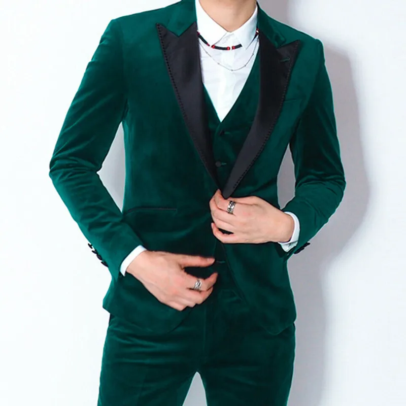 Ternos de baile de veludo verde ajuste fino para o casamento dos homens 3 peça peaked lapela personalizado noivo smoking homem moda trajes definir calças jaqueta