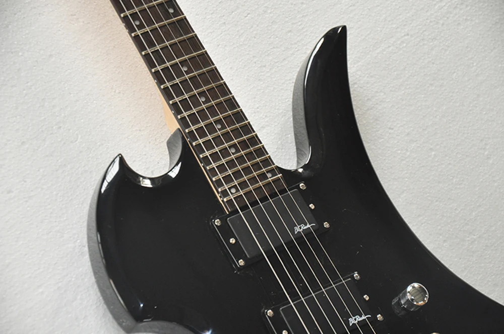 Black body Electric Guitar with Chrome Hardware,Rosewood Fingerboard,Provide customized service