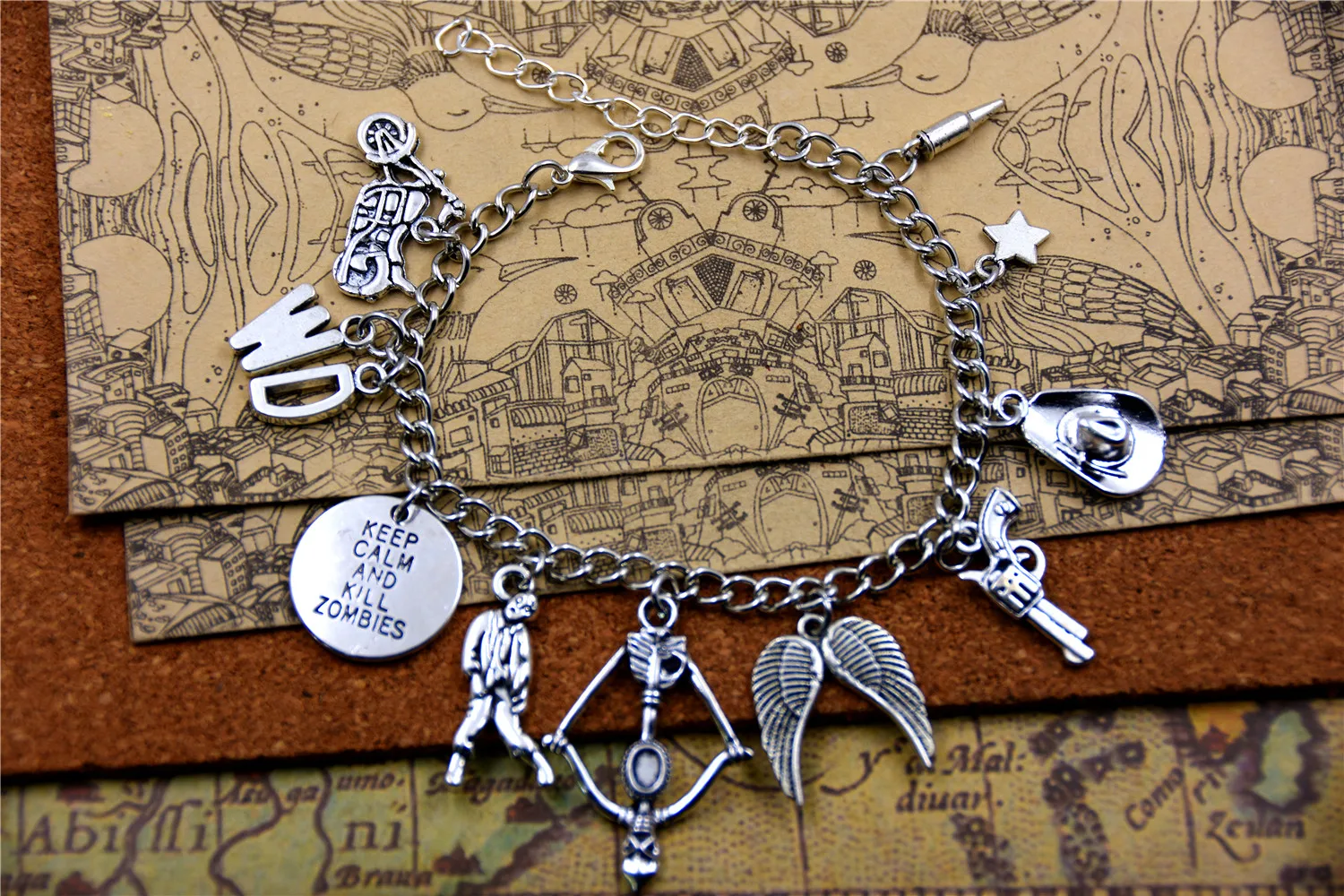 Pulsera inspirada en la serie de TV, brazalete con colgante de alas de pistola de balas, keep calm and kill zombies