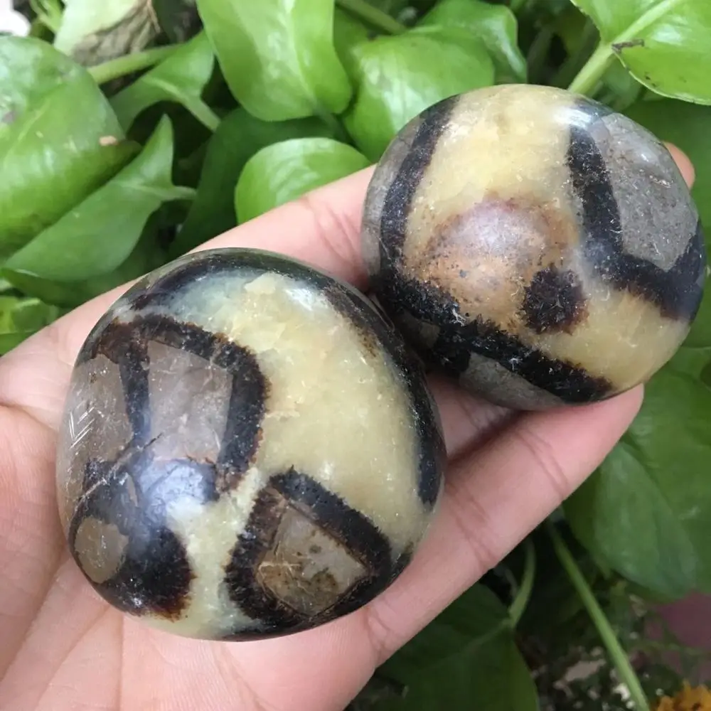 

Natural Turtle Back Stone to Palm Stones natural crystal reiki healing 80-90g