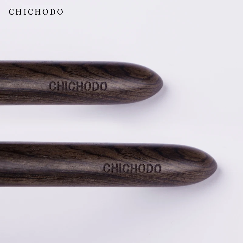 CHICHODO Makeup Brush-Ink Painting Series Top Animal Hair Make Up Brushes-Snow Fox Fur（Dyed)Powder Brush-Flame Shape pen-J313